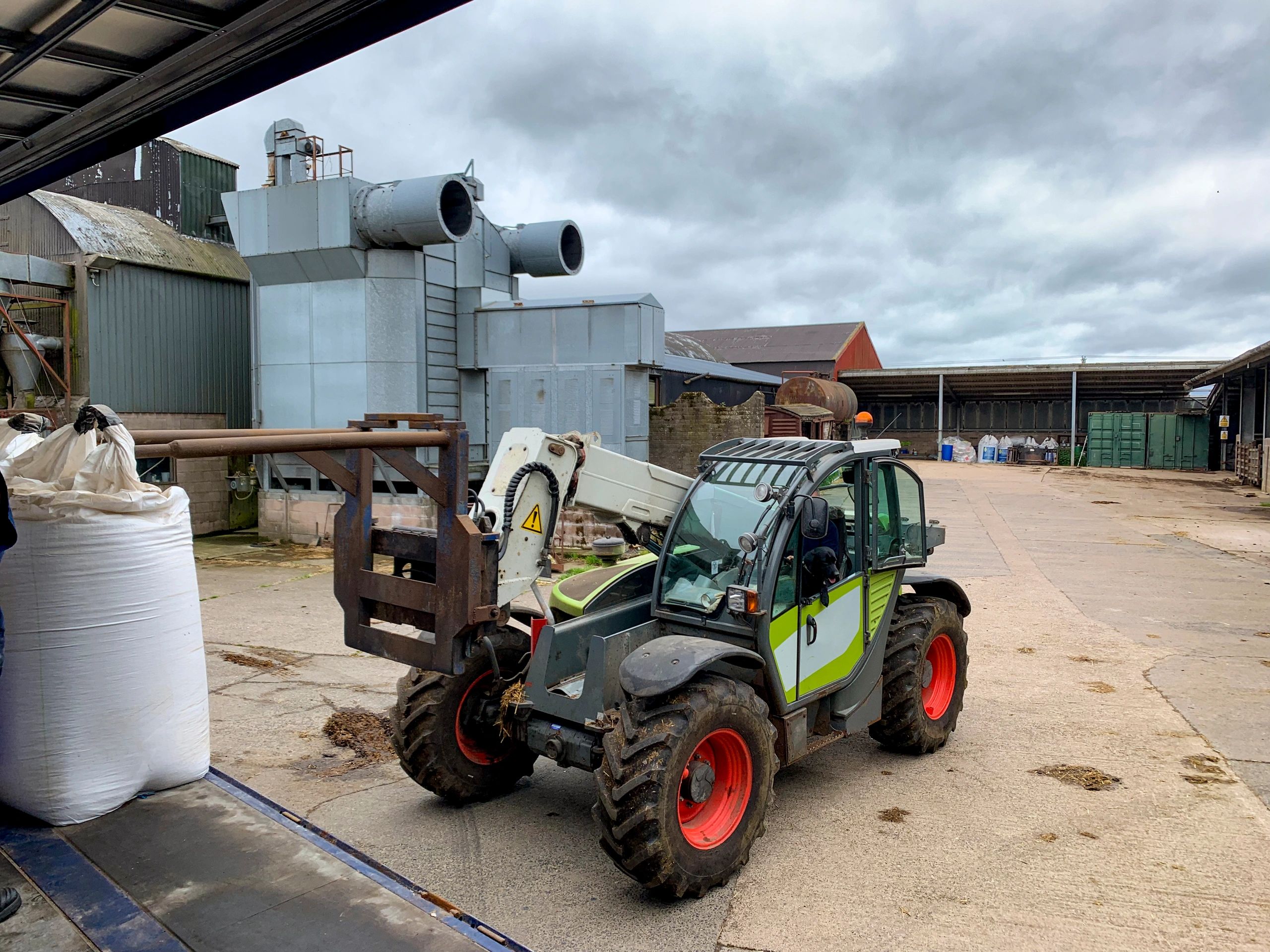 Field machinery for brush cutting work
